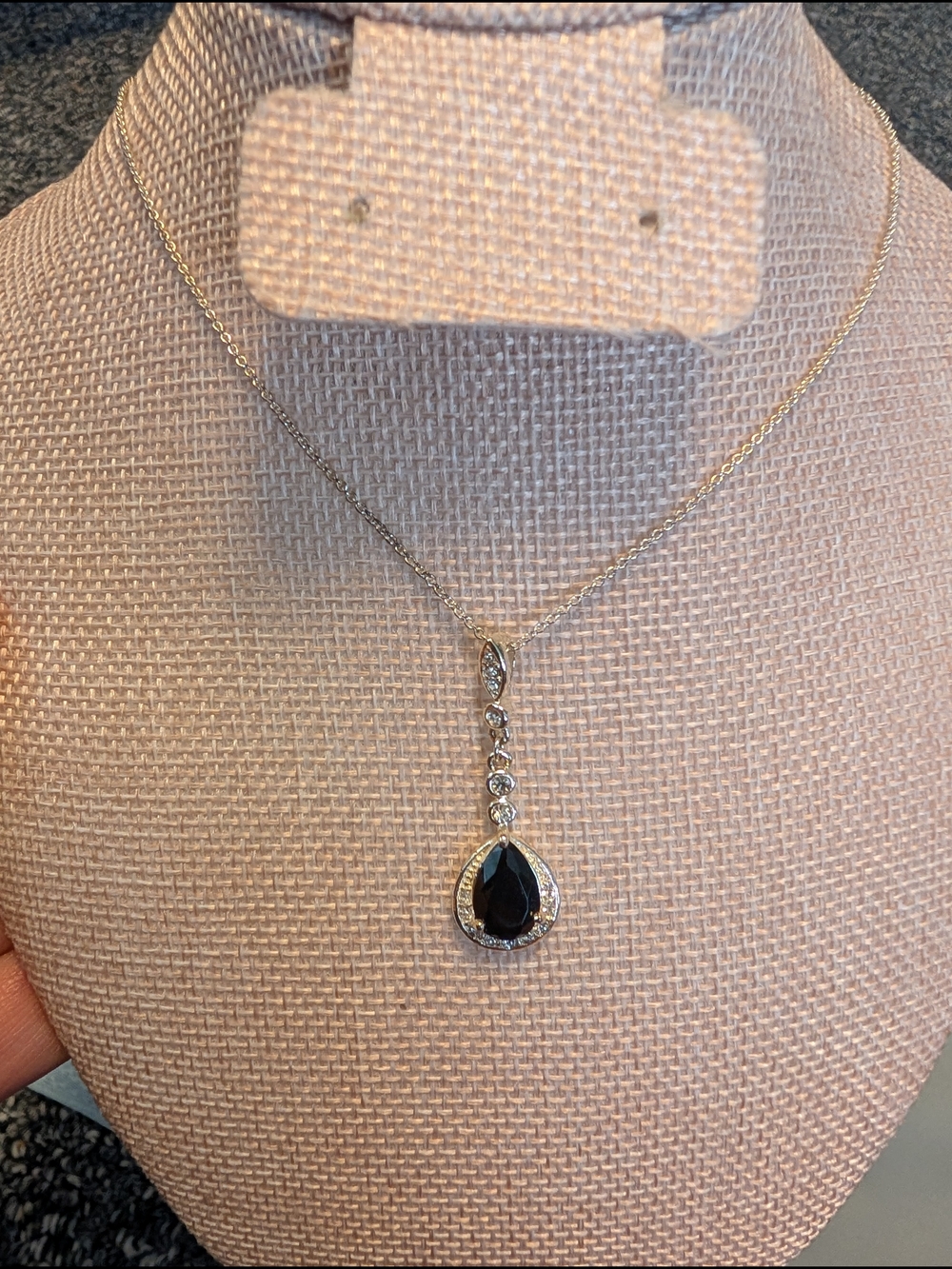 Elegant Black Teardrop Pendant Necklace - Women Jewelry